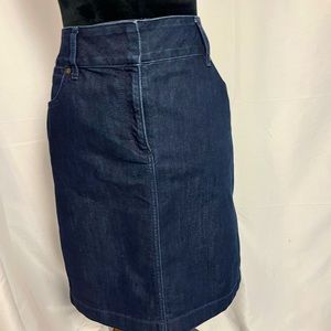 Denim skirt (8) with pockets